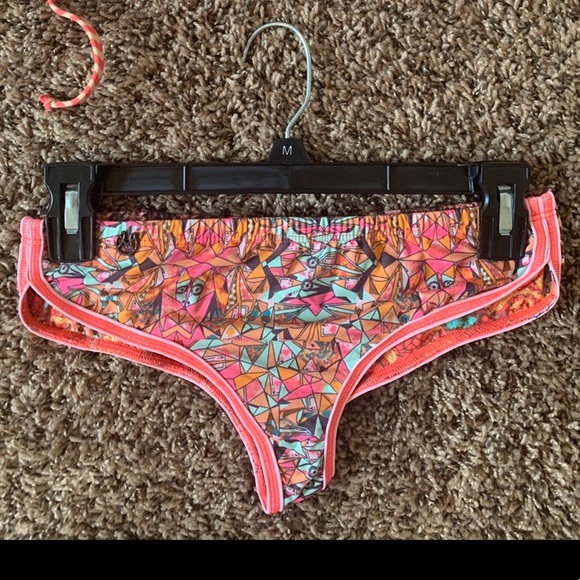 Maaji bikini set : top - small, bottoms - medium - Picture 3 of 5